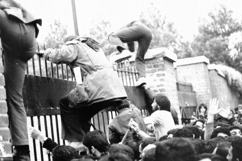 سیزدهم آبان یادآور نسلی است که به جای سکوت، فریاد زد