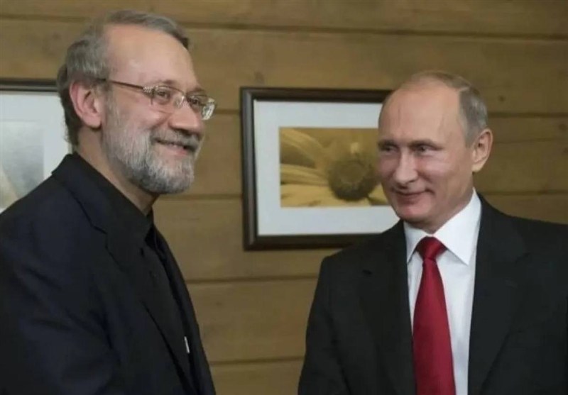 علی لاریجانی پیام رهبر انقلاب را به پوتین تقدیم کرد