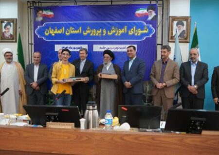 عمره مفرده هدیه دانش‌آموزان تک‌رقمی کنکور در اصفهان