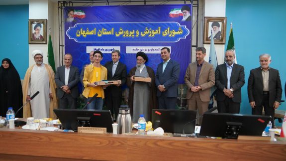 عمره مفرده هدیه دانش‌آموزان تک‌رقمی کنکور در اصفهان