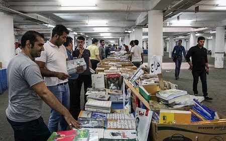 جمعه بازار کتاب بعد از سال ها از پارکینگ طالقانی به میدان امام علی (ع) منتقل شد