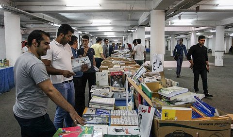 جمعه بازار کتاب بعد از سال ها از پارکینگ طالقانی به میدان امام علی (ع) منتقل شد
