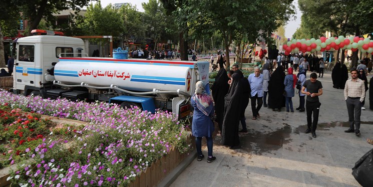 آبرسانی سیار در برخی نقاط شهر اصفهان
