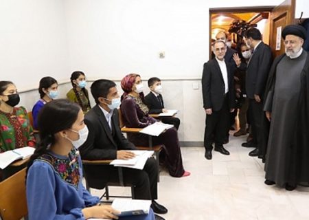 بازدید رئیس‌جمهور از رایزنی فرهنگی ایران در ترکمنستان