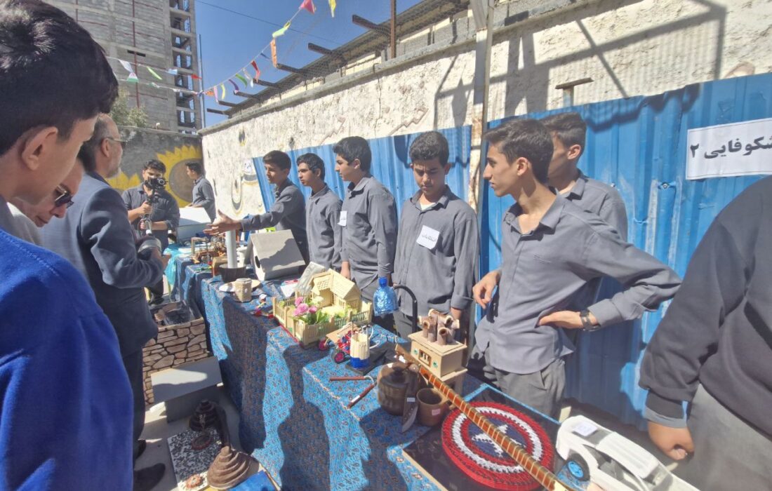 دانش آموزان یک مدرسه دو زندانی را آزاد کردند