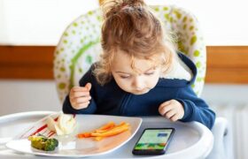 آیا استفاده از تلفن همراه برای کودکان مجاز است؟