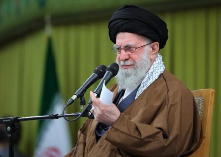 امروز در «کانون یک جنگ تبلیغاتی و رسانه‌ای» با جبهه وسیع دشمن قرار داریم