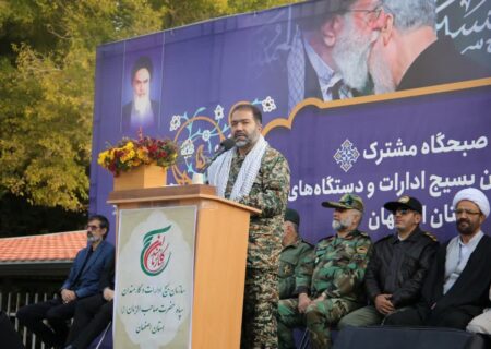 بسیجیان با نگاه متعهدانه برای اقتدار نظام اسلامی و رفع گرفتاری از مردم تلاش می کنند