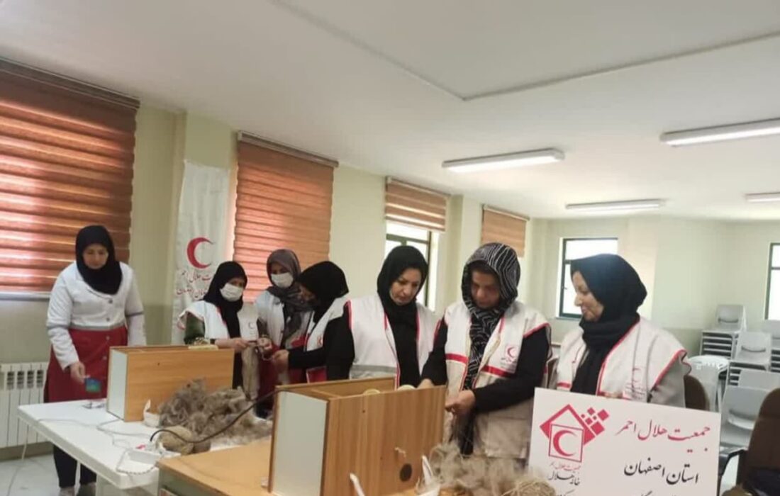 بهره مندی بیش از ۱۰ هزار نیازمند از اجرای ۹۵ پروژه داوطلبی جمعیت هلال احمر استان اصفهان در بهار امسال