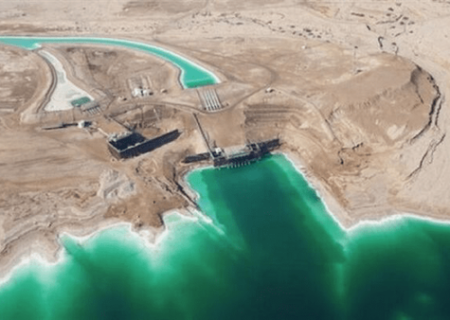 طرح انتقال آب دریا به فلات مرکزی با دستور رئیس جمهور افتتاح شد