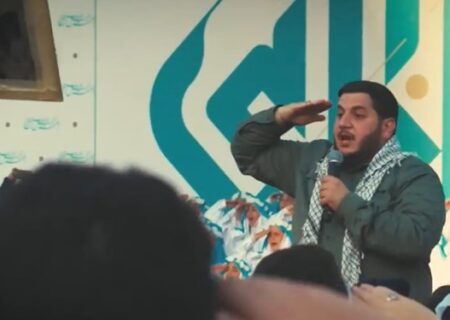 خواننده لبنانی سلام فرمانده در محضر رهبر معظم انقلاب می‌خواند