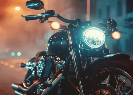 چراغ موتورسیکلت‌ها روشن