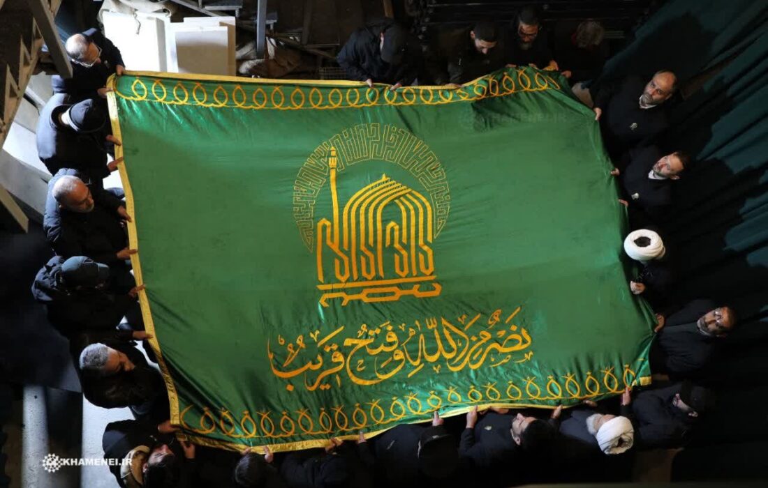 محل تدفین پیکر سیدحسن نصرالله، متبرک به پرچم آستان قدس رضوی
