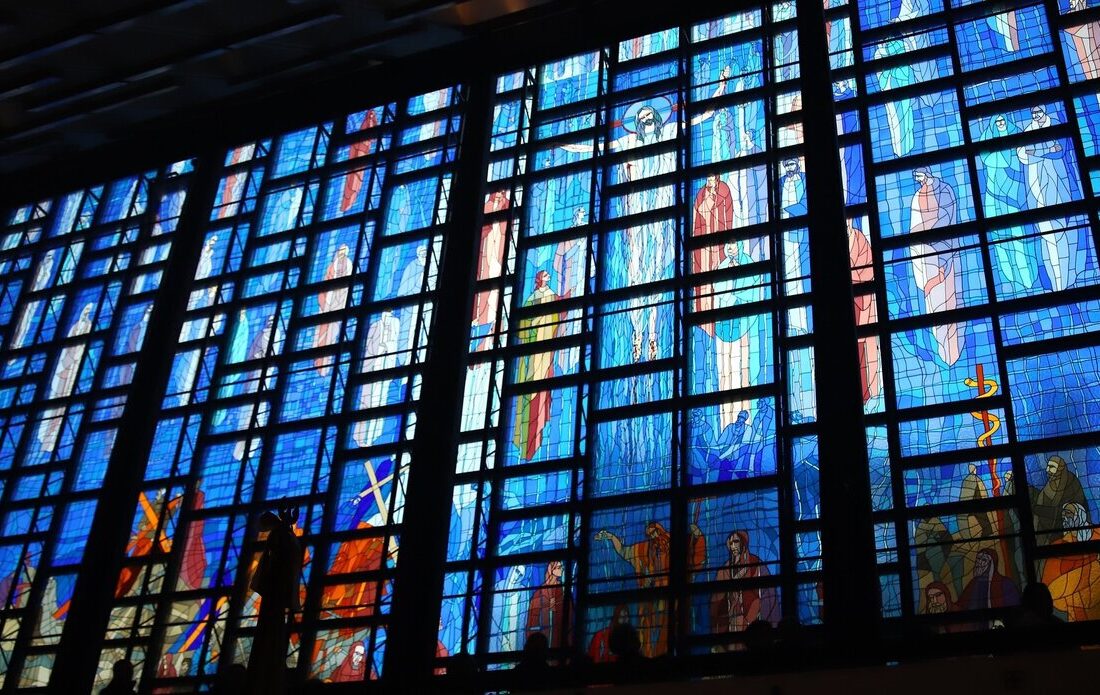 عظیم‌ترین پنجره شیشه‌ای رنگی جهان رونمایی شد