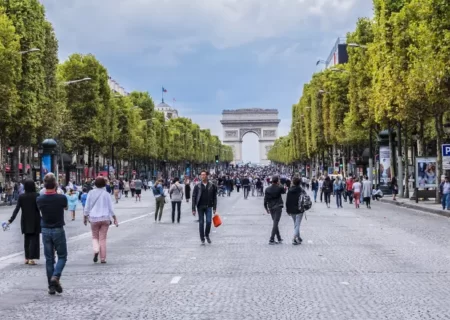 پیاده‌روی محبوب‌ترین نوع حمل‌ونقل در پاریس