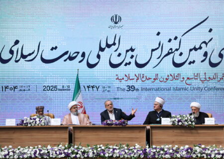 اگر امت اسلام متحد بود هیچ قدرتی جرأت نمی‌کرد به مسلمانان چپ نگاه کند