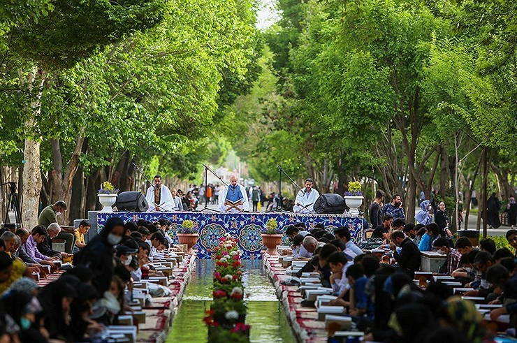 برگزاری مراسم جزءخوانی قرآن کریم در گذر چهارباغ