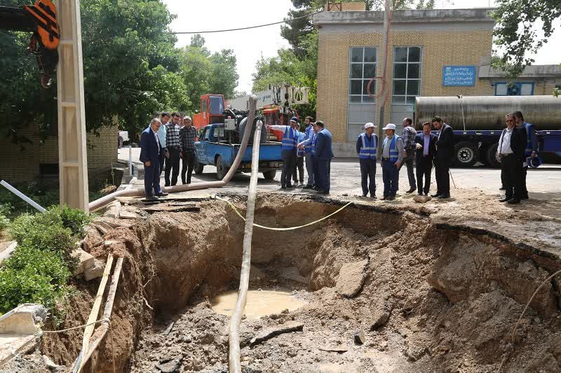 مهار حادثه یکی از خطوط ۱۴۰۰ میلیمتری انتقال آب به شهر اصفهان در کمتر از ۲۴ ساعت صورت گرفت